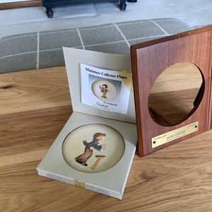 M.J.Hummel Miniature Plate 1987 “Band Leader” & Frame